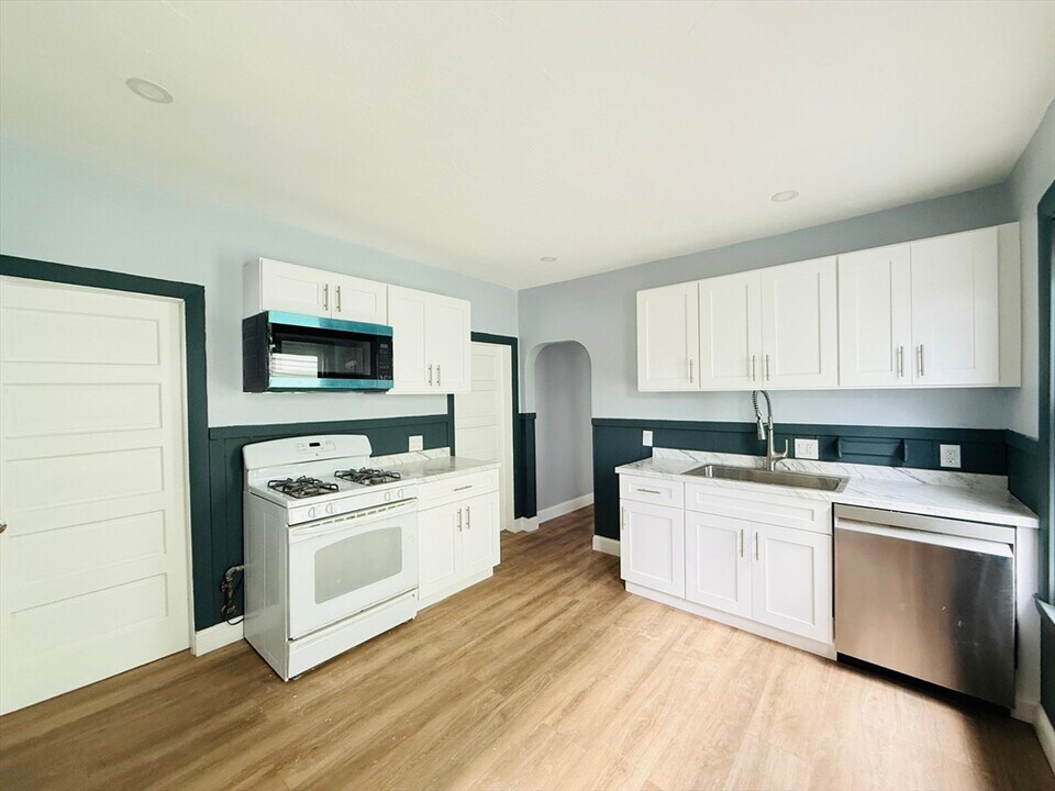 83 Marion St in Somerville, MA - Building Photo