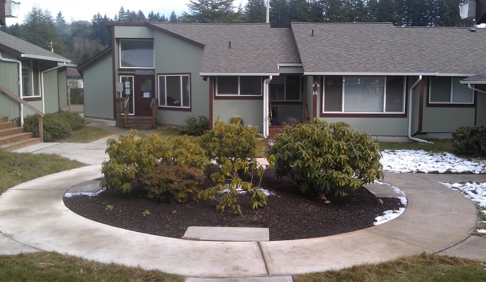 Tilton River Court in Morton, WA - Building Photo