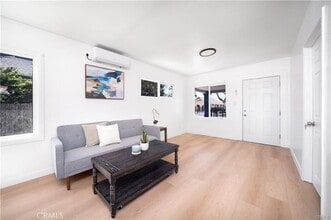 1009 W Myrtle St in Santa Ana, CA - Building Photo - Building Photo