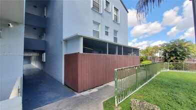 6095 W 18th Ave in Hialeah, FL - Building Photo - Building Photo