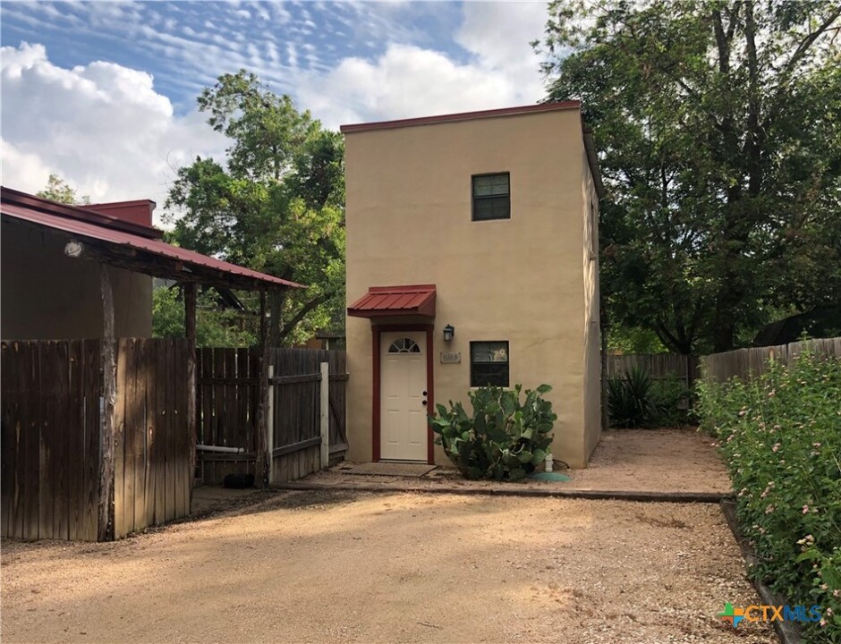 1133 Belvin St in San Marcos, TX - Building Photo