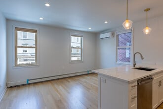 34 Purchase St in Rye, NY - Building Photo - Interior Photo