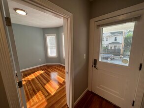 33 Hancock St, Unit 1 in Somerville, MA - Building Photo - Building Photo