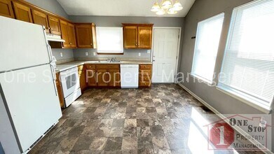651 N Queen Ridge Ct in Independence, MO - Building Photo - Building Photo