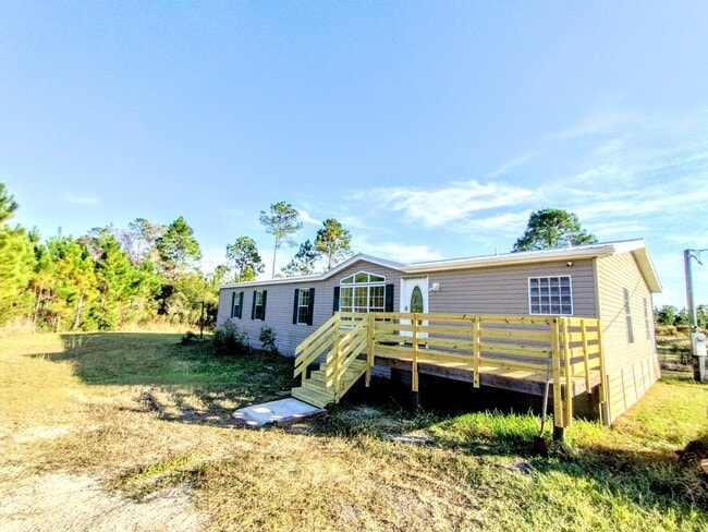 299 Cayenne St in Interlachen, FL - Building Photo - Building Photo