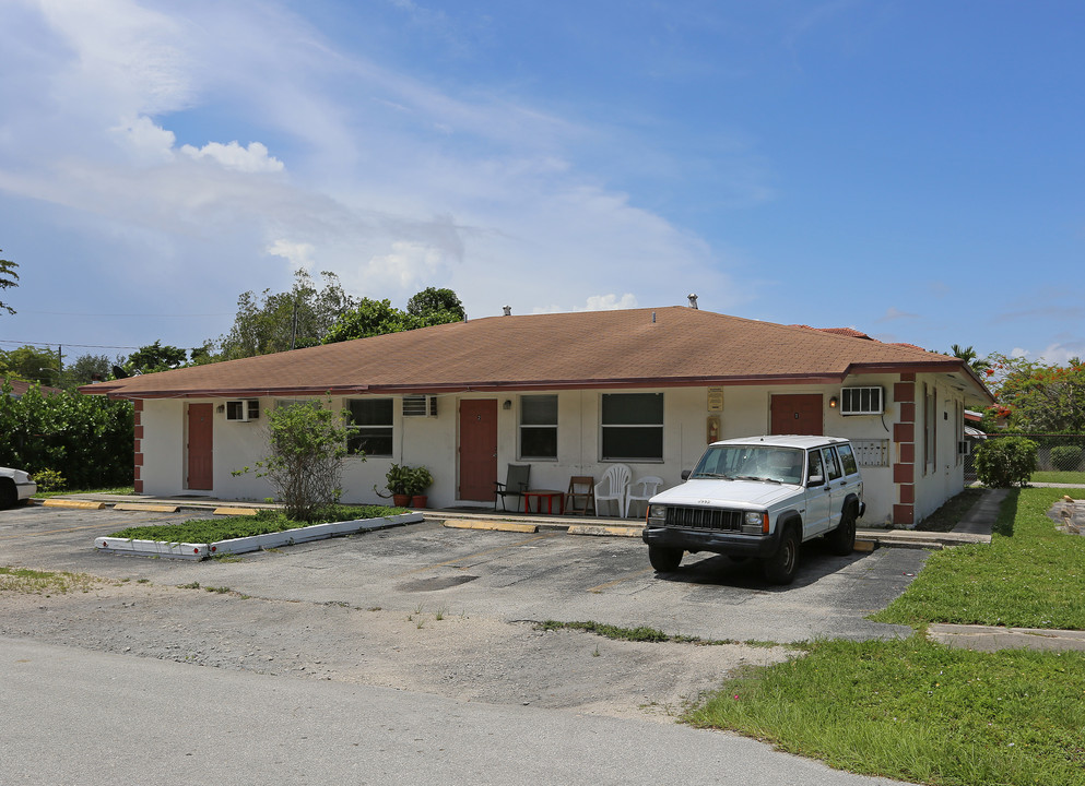 1630 N Dixie Hwy in Fort Lauderdale, FL - Building Photo