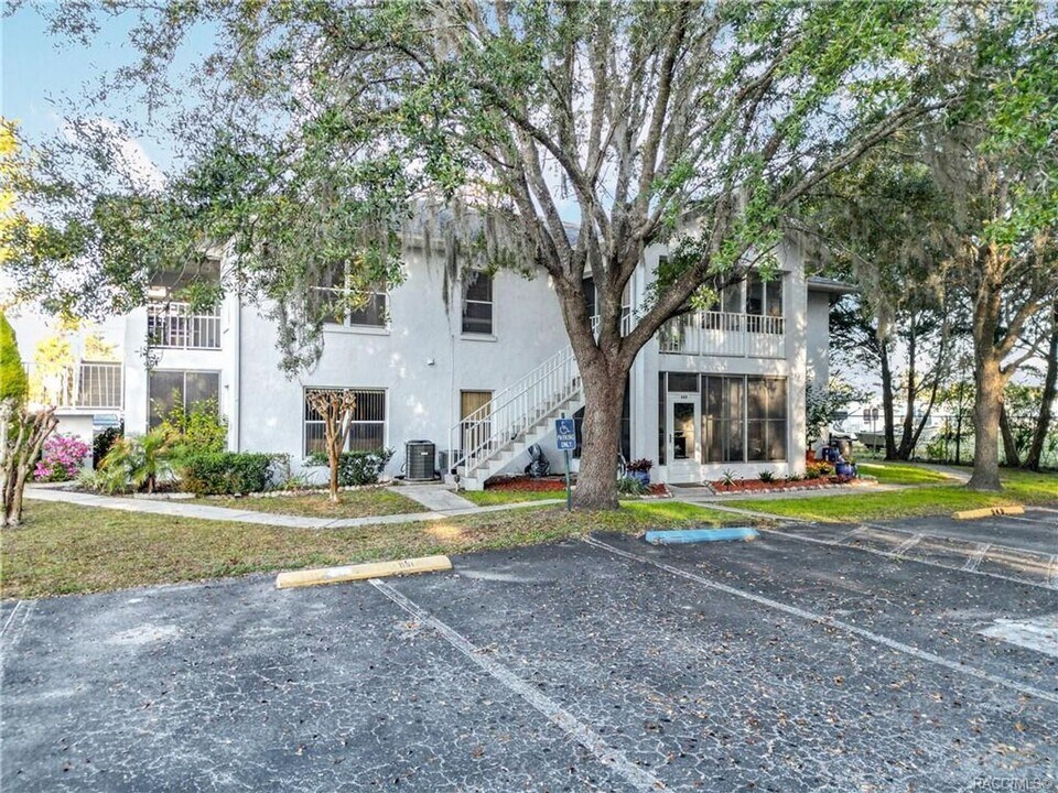 949 SE Mayo Dr in Crystal River, FL - Building Photo