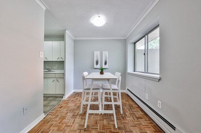 Riverview Apartments in Mississauga, ON - Building Photo - Building Photo