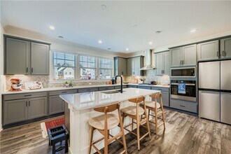 568 Avondale Pk Cir in Decatur, GA - Building Photo - Building Photo