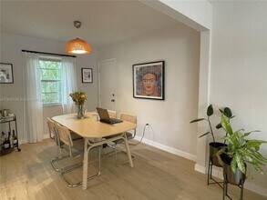 5545 SW 80th St in Miami, FL - Building Photo - Building Photo