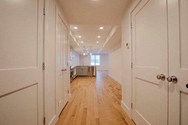 50 Hichborn St, Unit 1 in Boston, MA - Building Photo - Building Photo