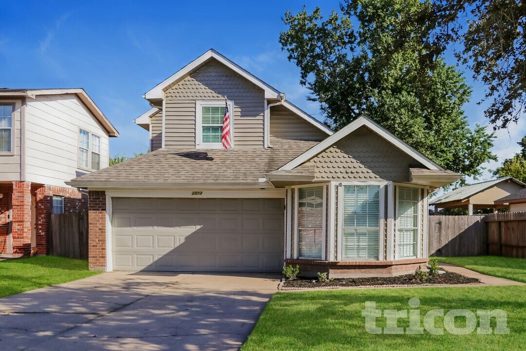 2013 Greenwood Dr in Rosenberg, TX - Building Photo