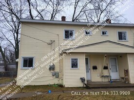 32009 Ottawa St in Westland, MI - Building Photo