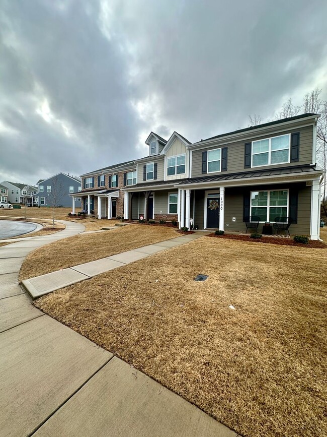 1004 Township Pkwy in Belmont, NC - Building Photo - Building Photo