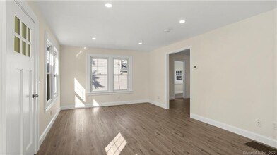 207 West Ave in Darien, CT - Building Photo - Building Photo