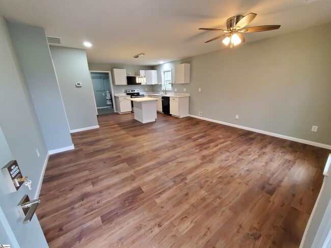 111 Augusta St in Easley, SC - Building Photo - Building Photo