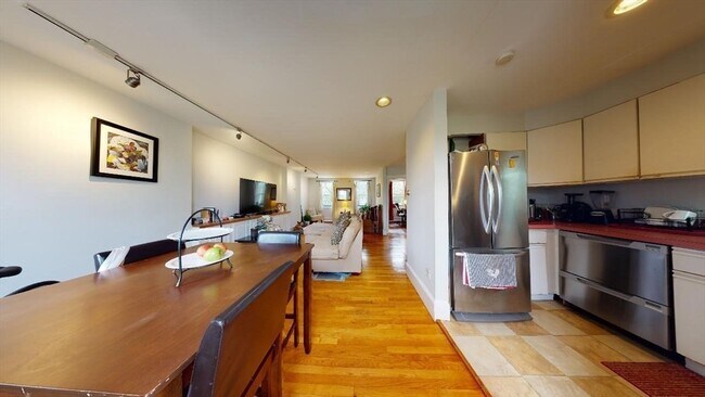 408 Sumner St, Unit 2R