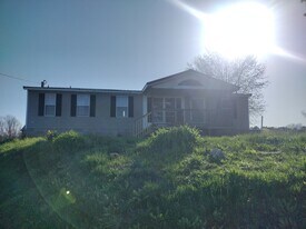 3011 Turkeyhen Rd in Fleming, OH - Building Photo