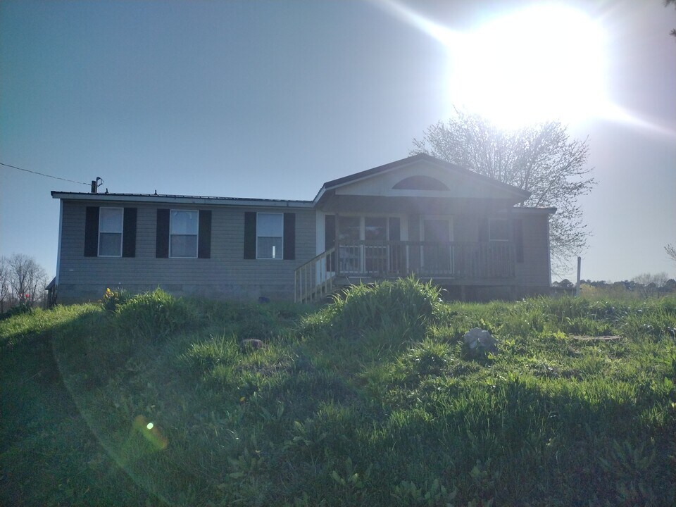 3011 Turkeyhen Rd in Fleming, OH - Building Photo