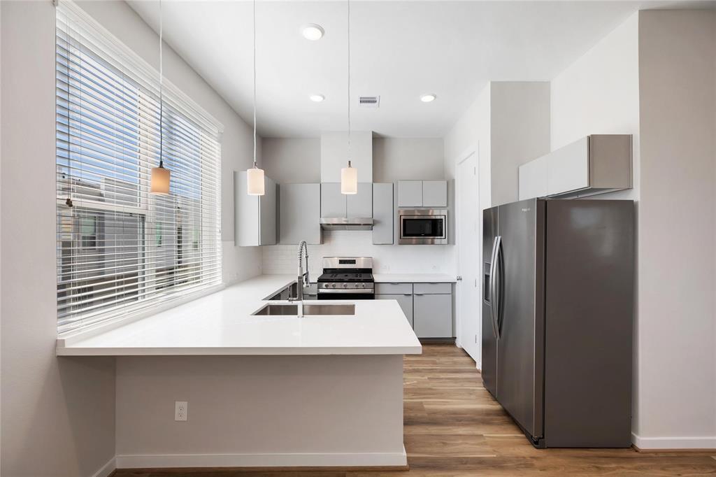 611 Thornton Oaks Ln in Houston, TX - Building Photo