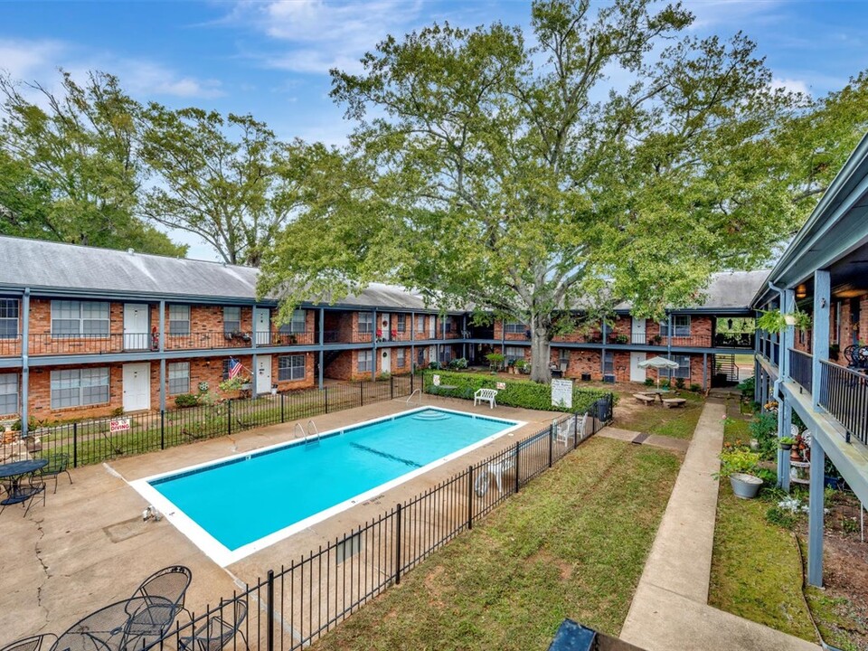 The Colonial Apartments in Nacogdoches, TX - Building Photo