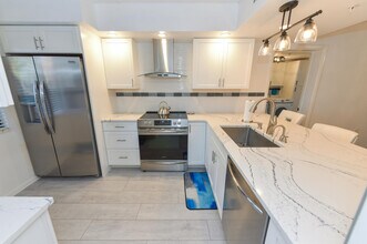 1001 Seafarer Cir in Jupiter, FL - Foto de edificio - Building Photo