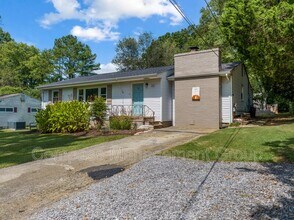 321 Sarvis Dr in Knoxville, TN - Foto de edificio - Building Photo