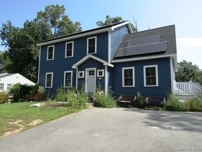 67 Spring Glen Rd in East Lyme, CT - Building Photo - Building Photo