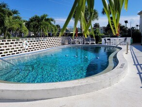 425 Tyler Ave in Cape Canaveral, FL - Building Photo - Building Photo