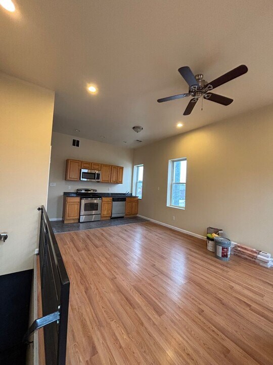 2113 E Huntingdon St in Philadelphia, PA - Building Photo