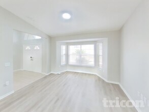 6145 Golddust Rd in Spring Hill, FL - Foto de edificio - Building Photo