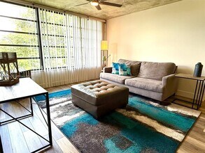 1705 Whitehall Dr in Davie, FL - Building Photo - Building Photo