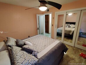 9487 SW 76th St-Unit -M5 in Miami, FL - Foto de edificio - Building Photo