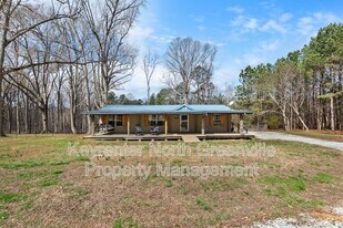 301 Fortenberry Rd in Woodruff, SC - Building Photo