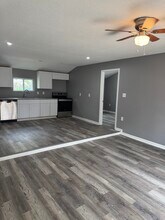 2021 Sunset Dr in Oak Grove, MO - Building Photo - Building Photo