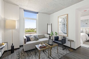 180 N Ashland Ave in Chicago, IL - Building Photo