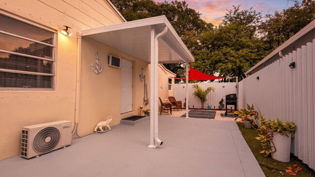 3041 NW 152nd Terrace in Opa Locka, FL - Building Photo - Building Photo