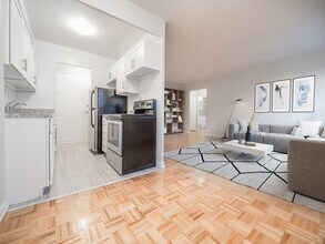 Glencairn Garden Apartments in Toronto, ON - Building Photo - Building Photo