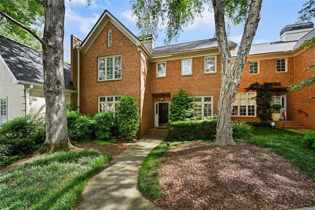 property at 11 Paces Pl NW