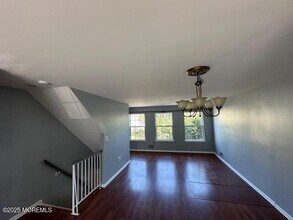 26 Giera Ct in Sayreville, NJ - Building Photo - Building Photo