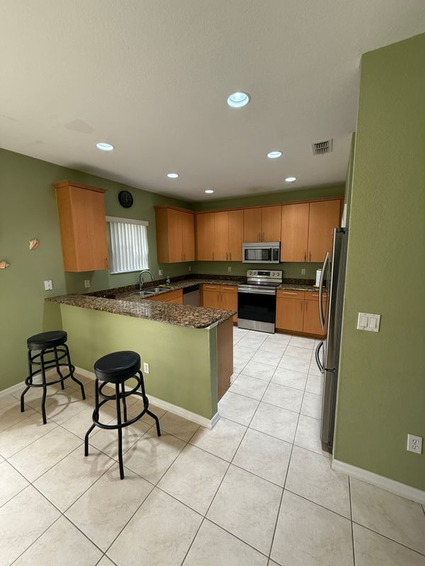 1319 Clove Dr in Poinciana, FL - Building Photo - Building Photo