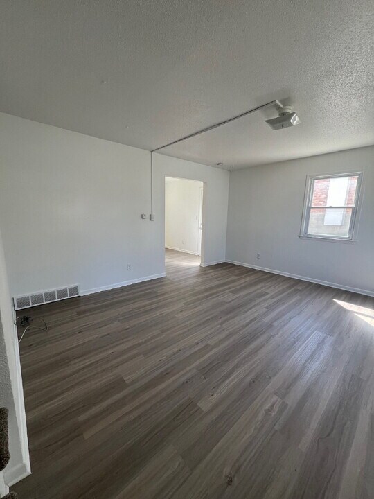 23 E Gray St in Des Moines, IA - Building Photo