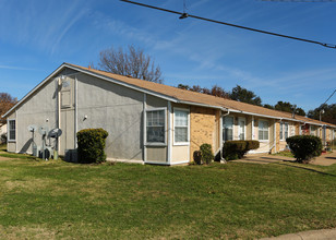 Vega Place Apartments in Fort Worth, TX - Foto de edificio - Building Photo