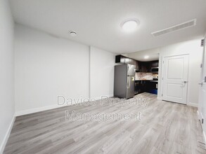 9475 Colak Ln SW in Edmonton, AB - Building Photo - Building Photo