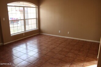 12217 Red Sun Dr in El Paso, TX - Building Photo - Building Photo