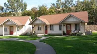 Pioneer Commons in Milton-Freewater, OR - Building Photo - Building Photo