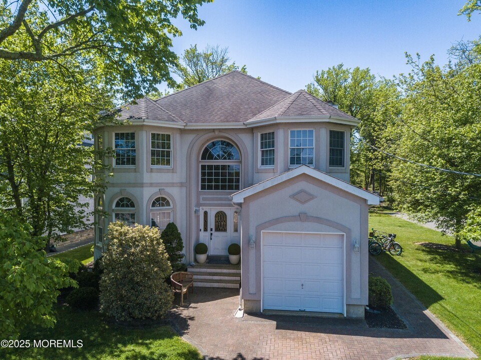 165 Osborn Ave in Bay Head, NJ - Building Photo