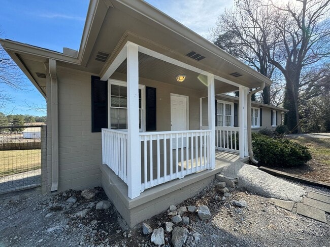 2 Lester Ln