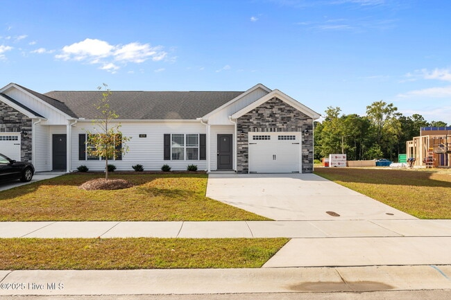 4229 Laurel Rdg Dr in Greenville, NC - Building Photo - Building Photo