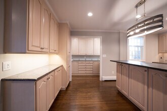 40 Puddingstone Ln in Newton, MA - Foto de edificio - Building Photo